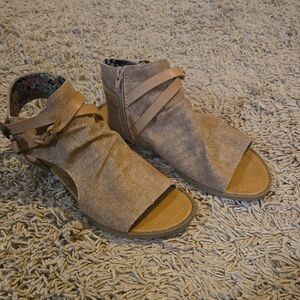 Malibu Tan Open-Toe Women's Sandals